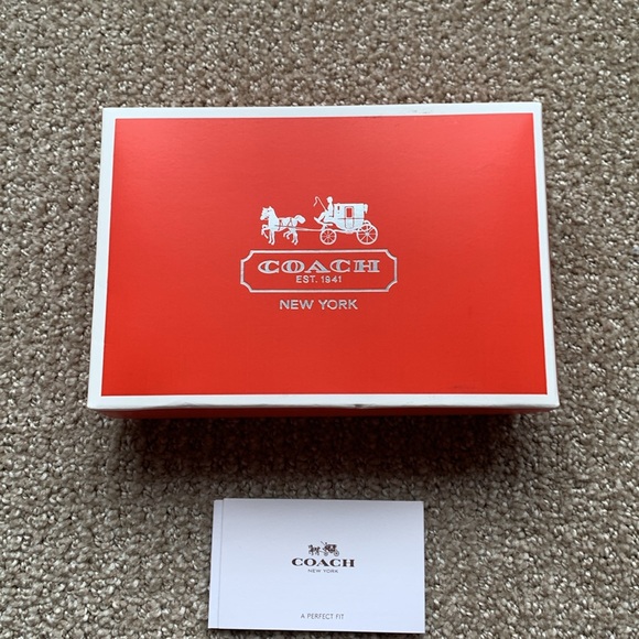 COACH STAR CANYON CORNER ZIP WRISTLET- CRANBERRY - Picture 5 of 6